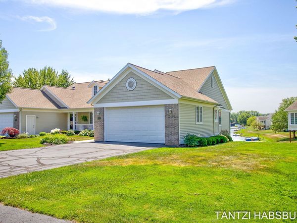 8930 N Clearwater Drive, Unit 104, Zeeland, MI 49464