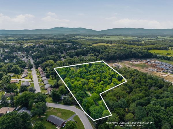 516 HILLCREST DR, STAUNTON, VA 24401