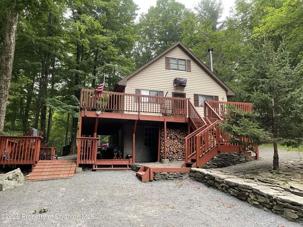 104 Hickory Circle , Greentown, PA 18426