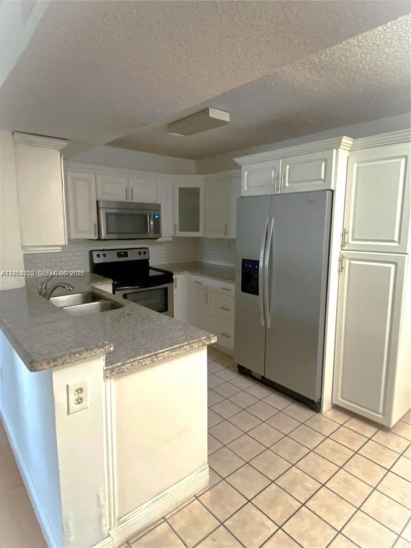 300 W Palm Cir W , Unit 208, Pembroke Pines, FL 33025 Photo
