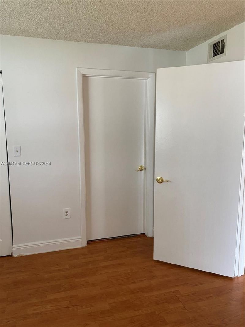 300 W Palm Cir W , Unit 208, Pembroke Pines, FL 33025 Photo
