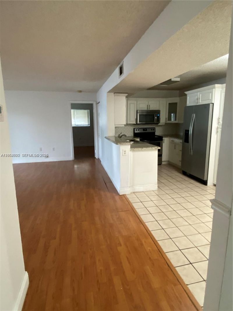 300 W Palm Cir W , Unit 208, Pembroke Pines, FL 33025 Photo