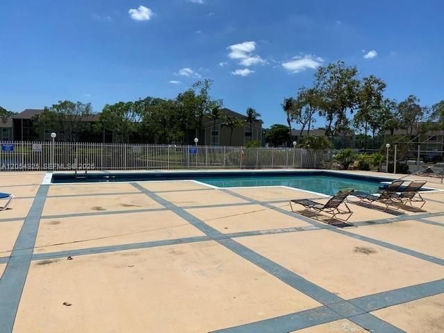 300 W Palm Cir W , Unit 208, Pembroke Pines, FL 33025 Photo