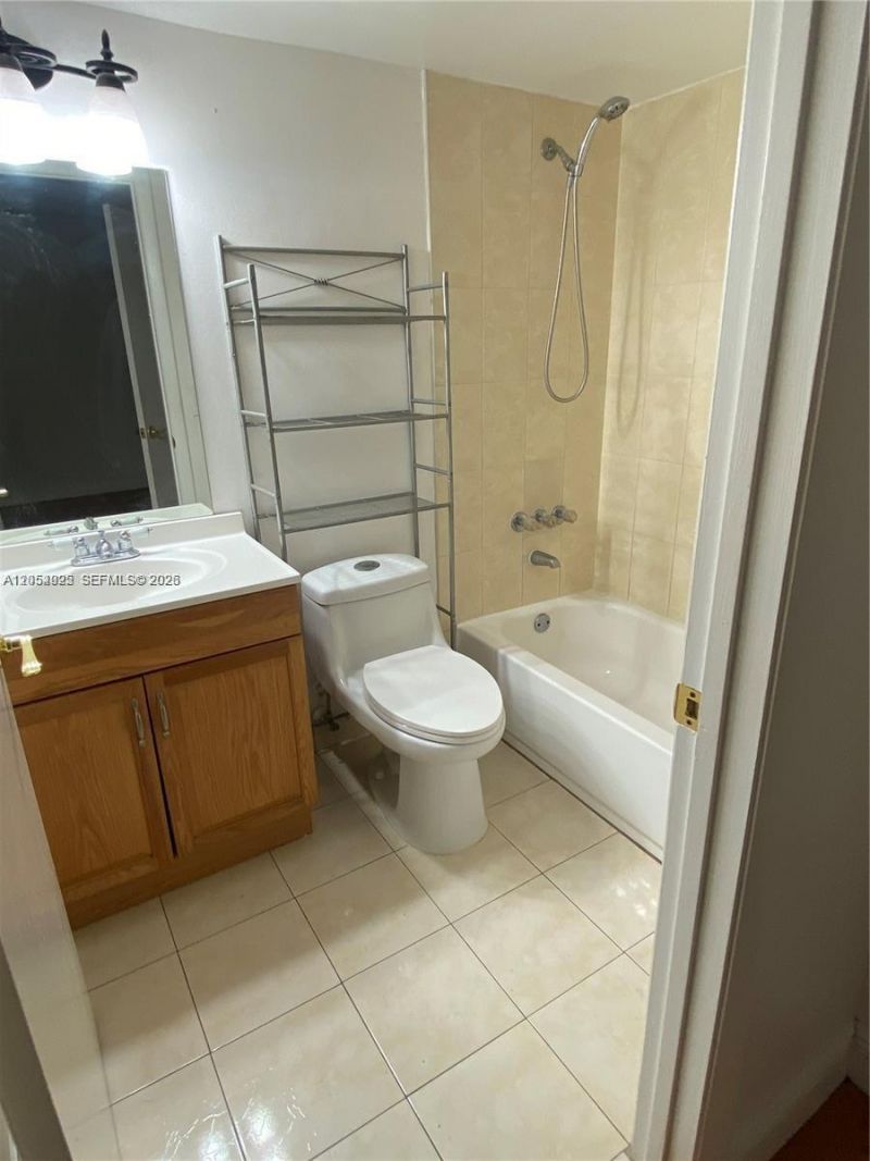 300 W Palm Cir W , Unit 208, Pembroke Pines, FL 33025 Photo