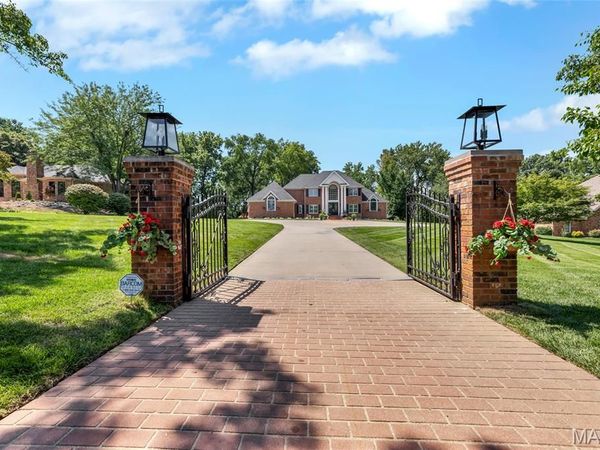 40 Country Club Drive , Edwardsville, IL 62025