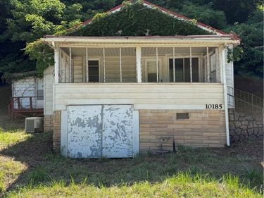 10185 Coal River Road, Seth, WV 25209