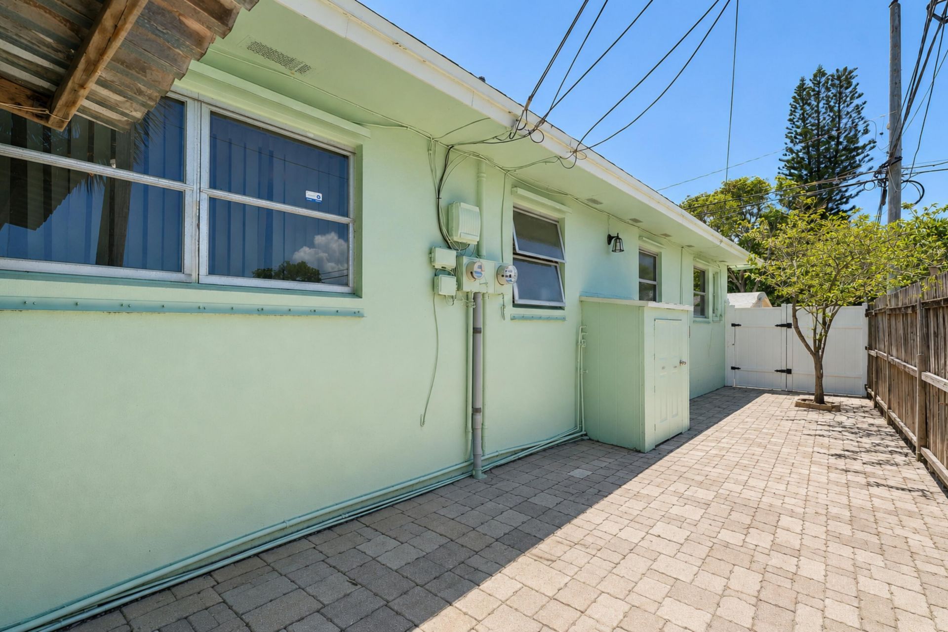 425 Churchill Road, West Palm Beach, FL 33405 Photo