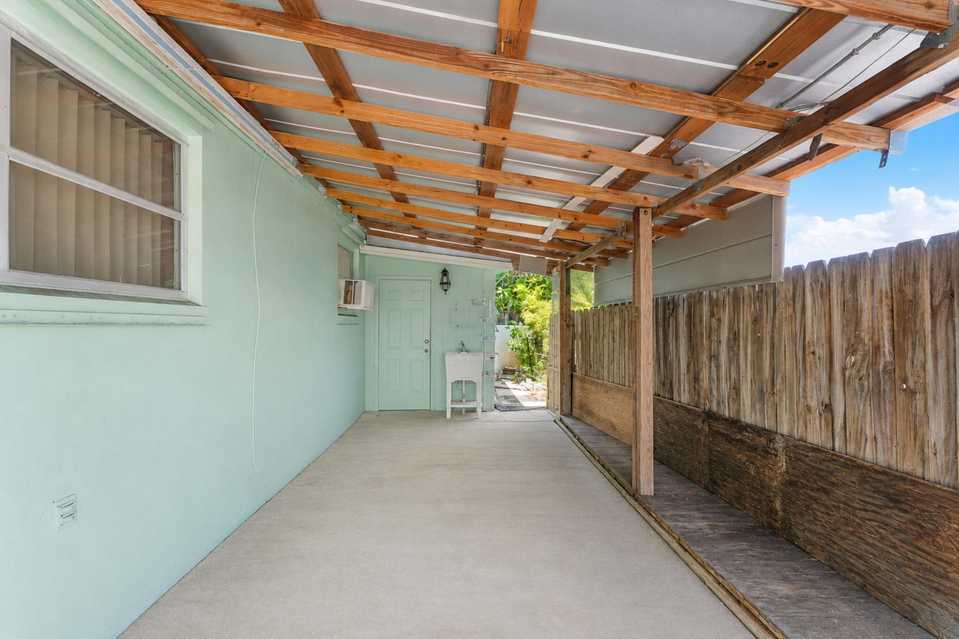 425 Churchill Road, West Palm Beach, FL 33405 Photo