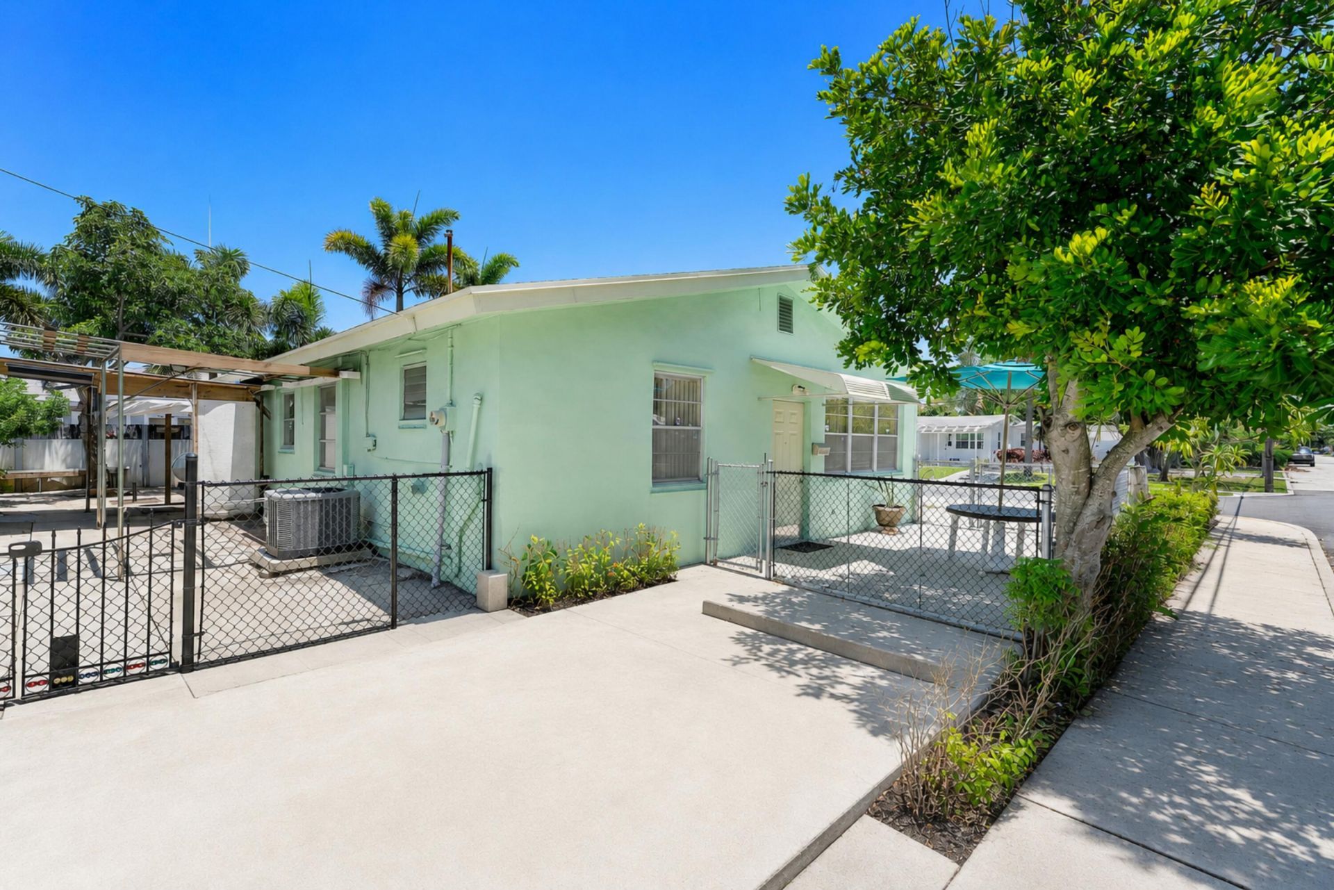 425 Churchill Road, West Palm Beach, FL 33405 Photo
