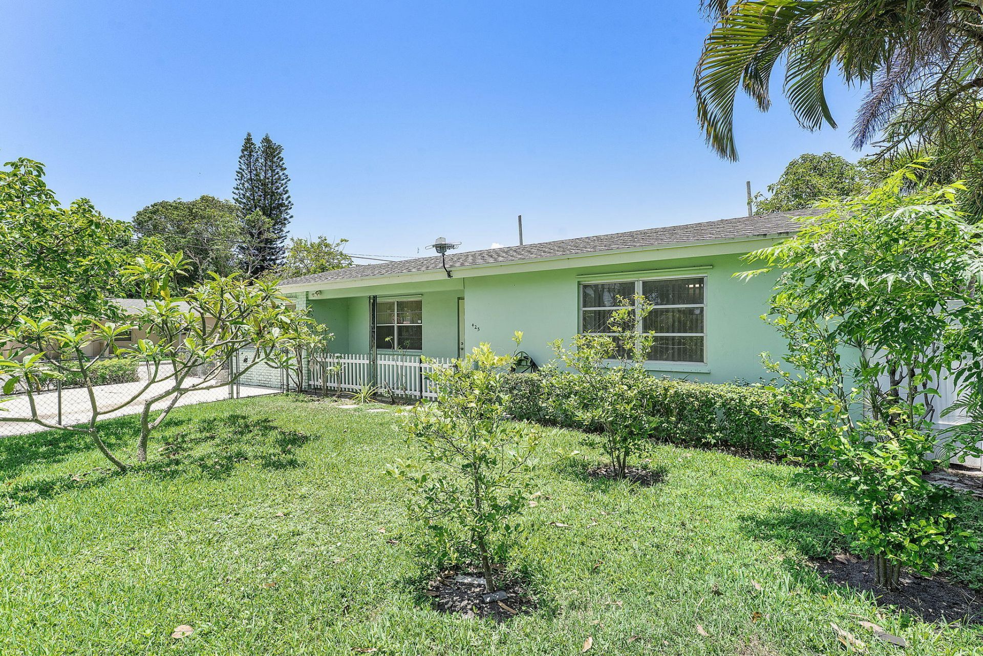 425 Churchill Road, West Palm Beach, FL 33405 Photo