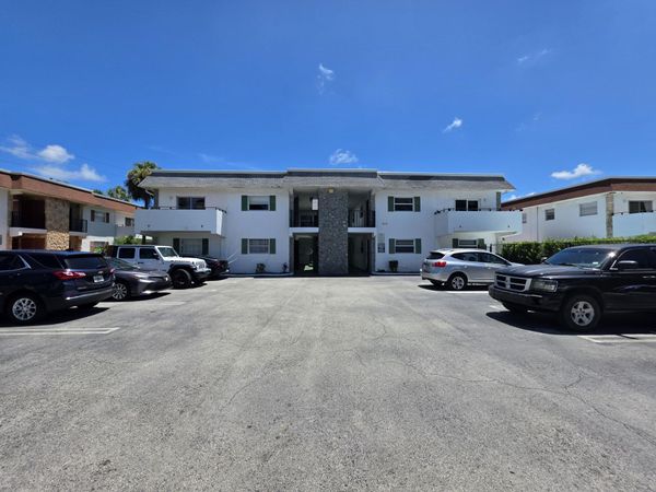 214 SW 1ST Street, Unit I-2, Pompano Beach, FL 33060