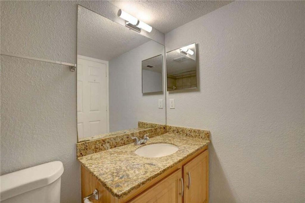 231 SW Palm Drive, Unit 207, Port Saint Lucie, FL 34986 Photo