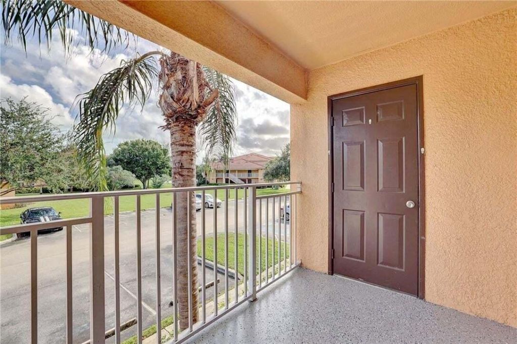 231 SW Palm Drive, Unit 207, Port Saint Lucie, FL 34986 Photo