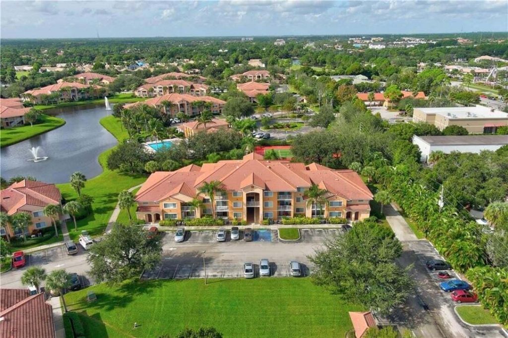 231 SW Palm Drive, Unit 207, Port Saint Lucie, FL 34986 Photo