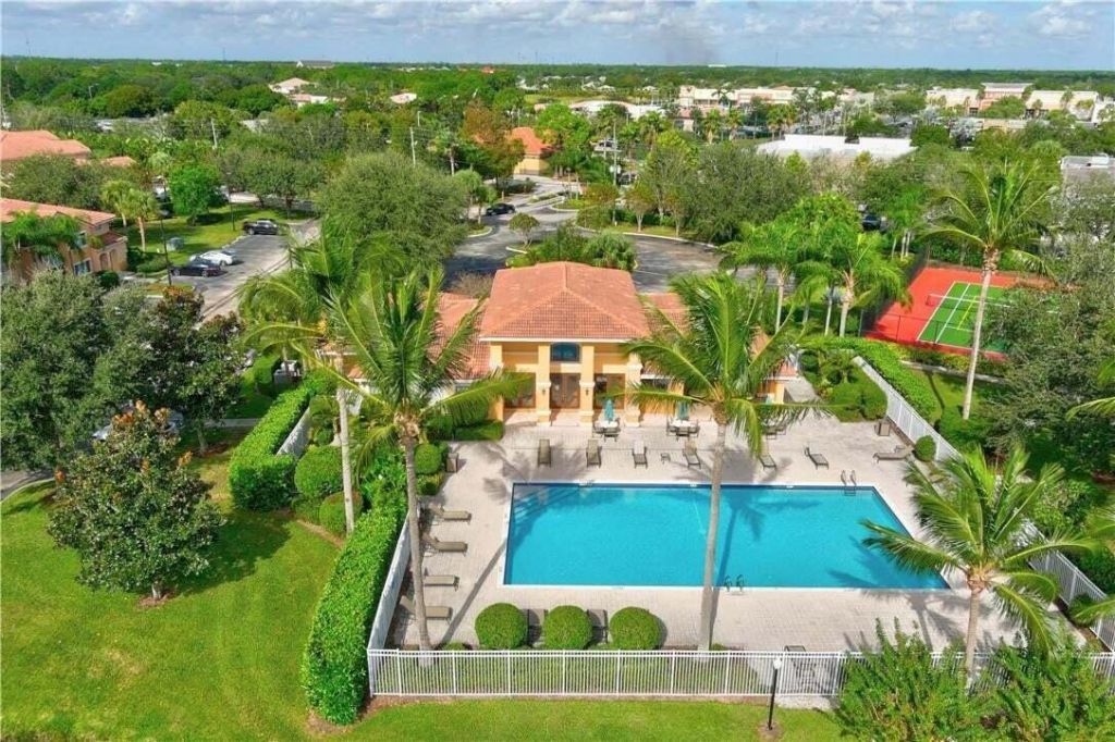 231 SW Palm Drive, Unit 207, Port Saint Lucie, FL 34986 Photo