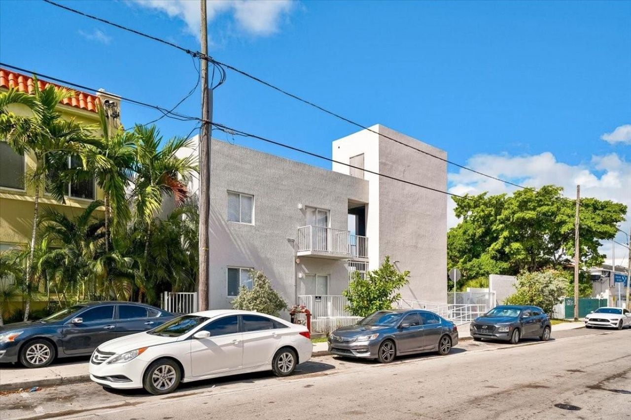 750 SW 2nd Street, Unit 3, Miami, FL 33130 Photo