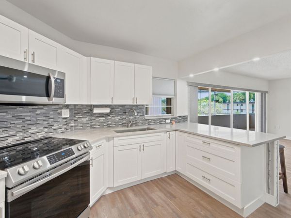 4 GREENWAY Village N, Unit 203, Royal Palm Beach, FL 33411