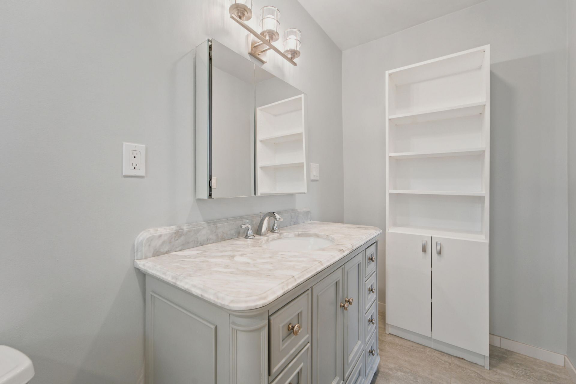 4 Greenway Village N, Unit 203, Royal Palm Beach, FL 33411 Photo