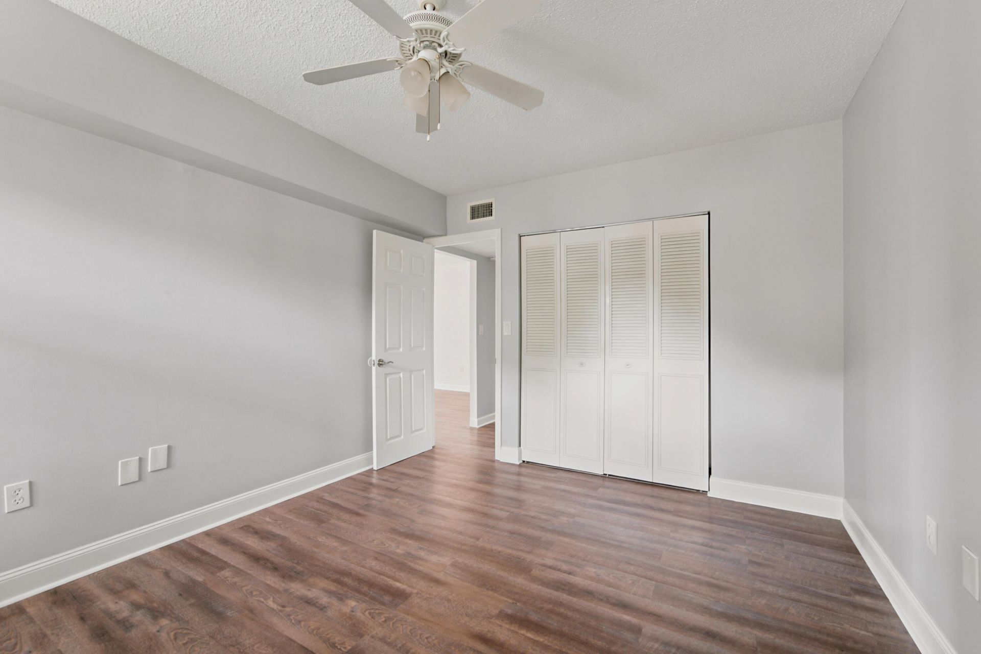 4 Greenway Village N, Unit 203, Royal Palm Beach, FL 33411 Photo