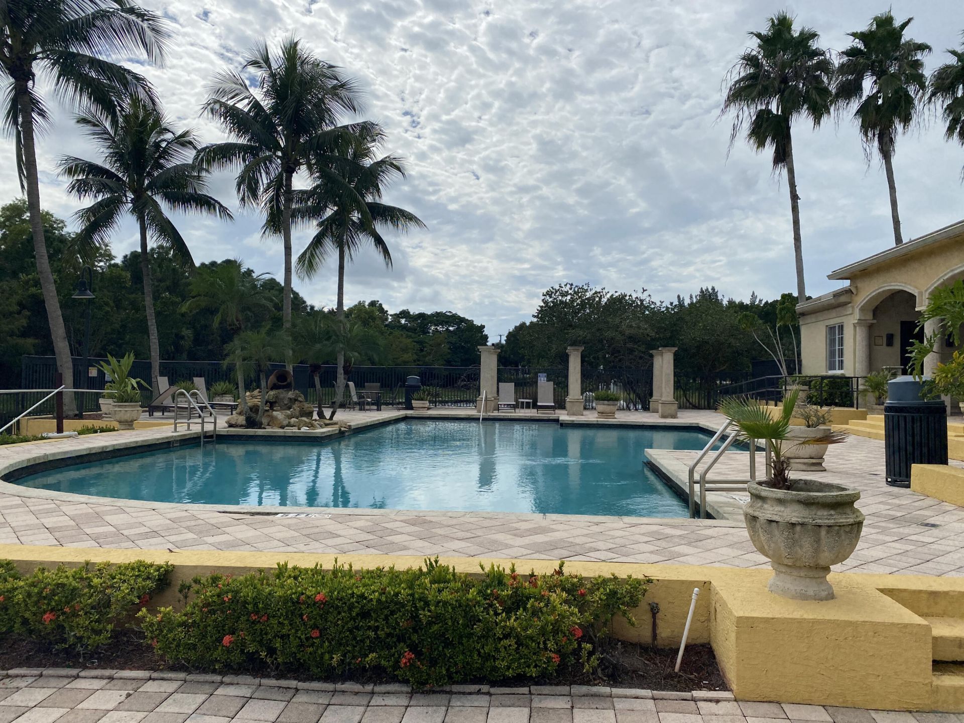 100 Crestwood Court N, Unit 103, Royal Palm Beach, FL 33411 Photo
