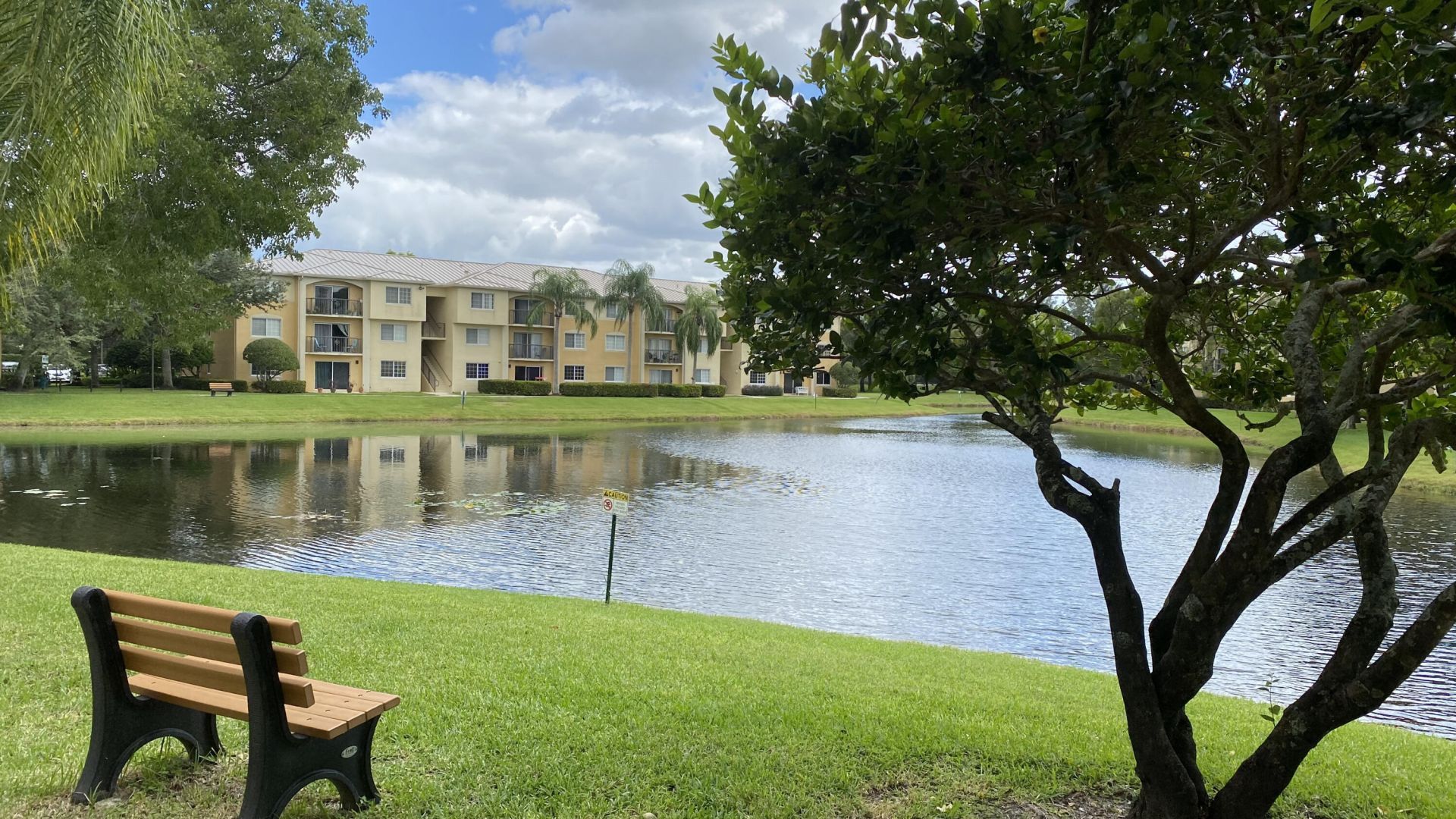 100 Crestwood Court N, Unit 103, Royal Palm Beach, FL 33411 Photo