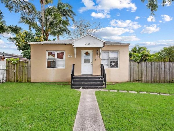 2434 McKinley Street, Hollywood, FL 33020