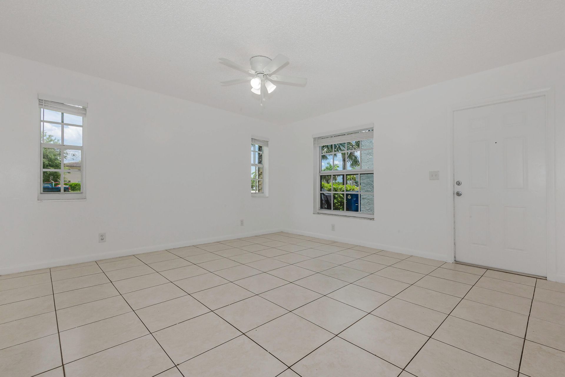8830 W Sample Road, Unit 8, Coral Springs, FL 33065 Photo