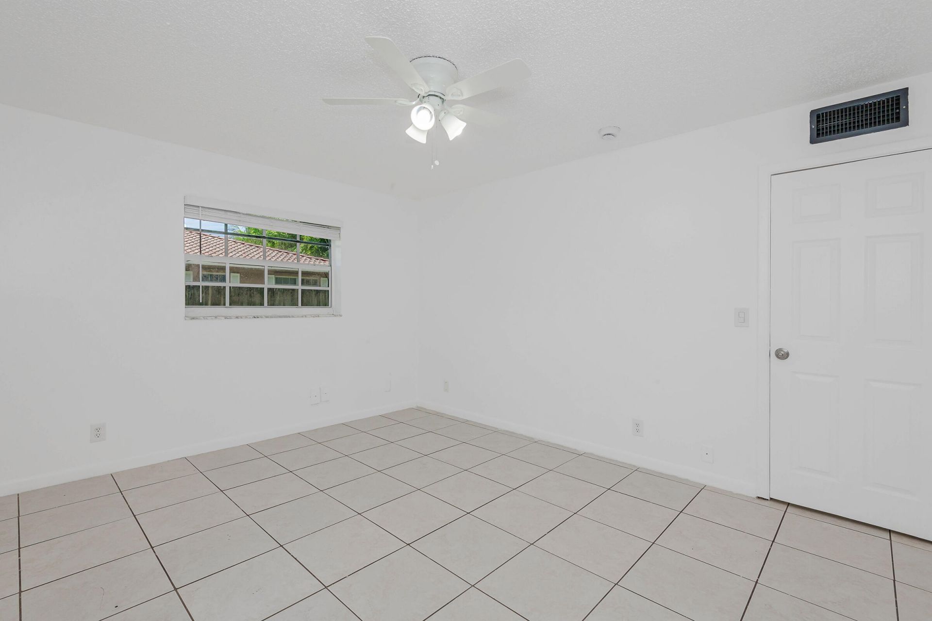 8830 W Sample Road, Unit 8, Coral Springs, FL 33065 Photo