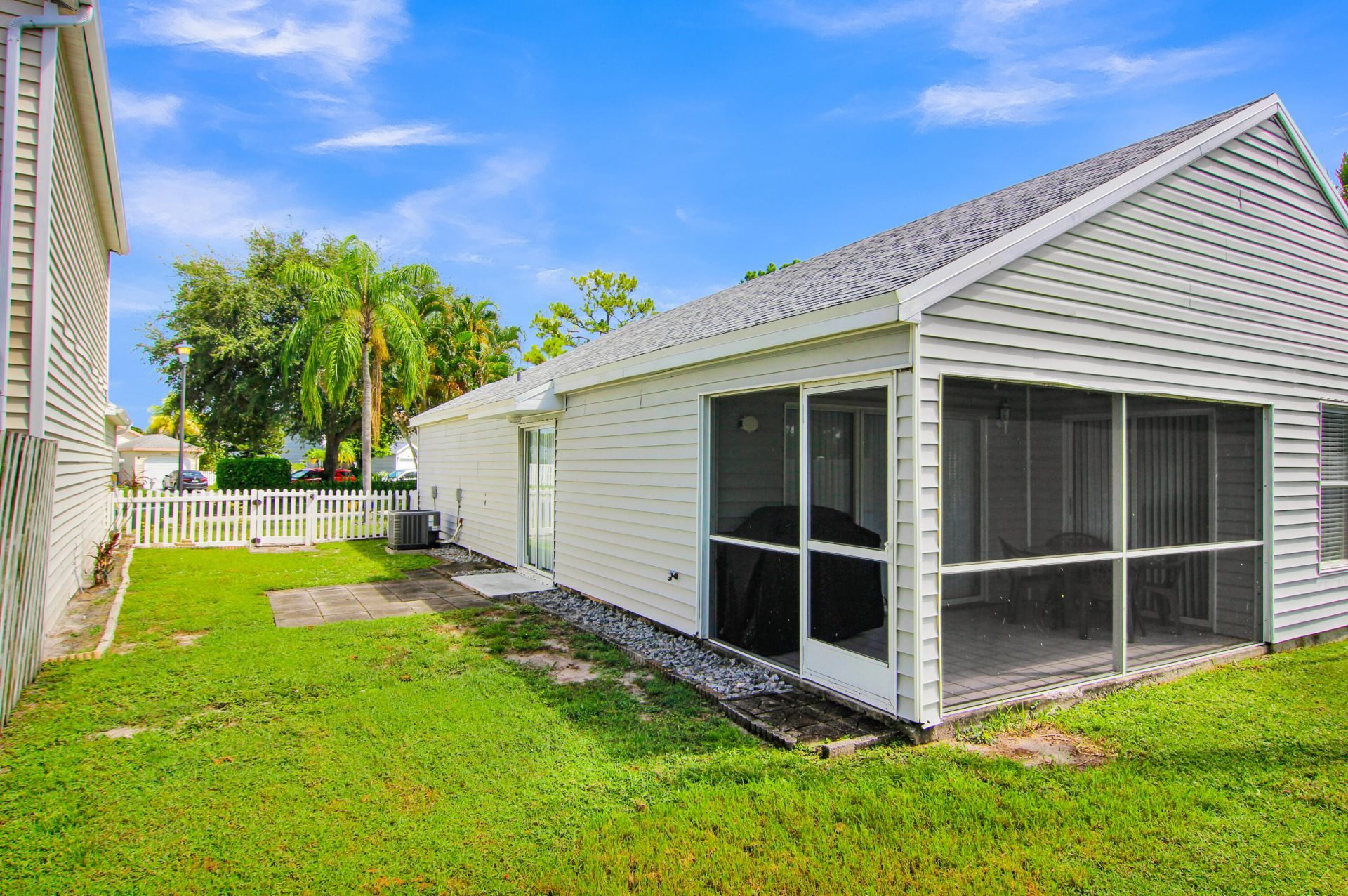 4692 Lakeside Circle, West Palm Beach, FL 33417 Photo