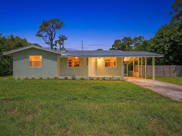 5926 SE INEZ Avenue, Stuart, FL 34997