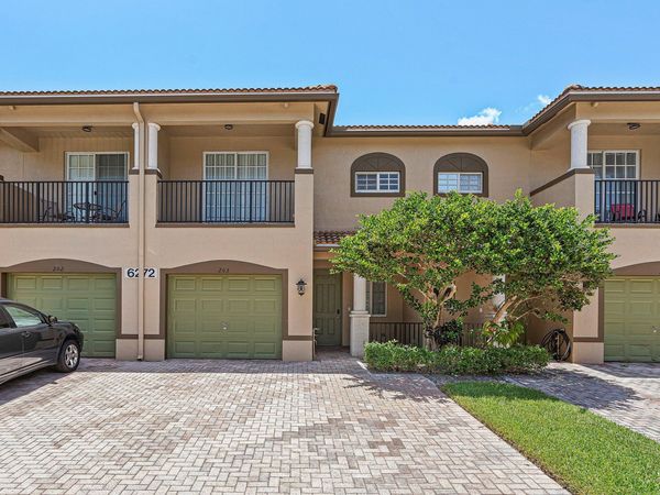 6272 S MILITARY Trail, Unit 203, Lake Worth, FL 33463