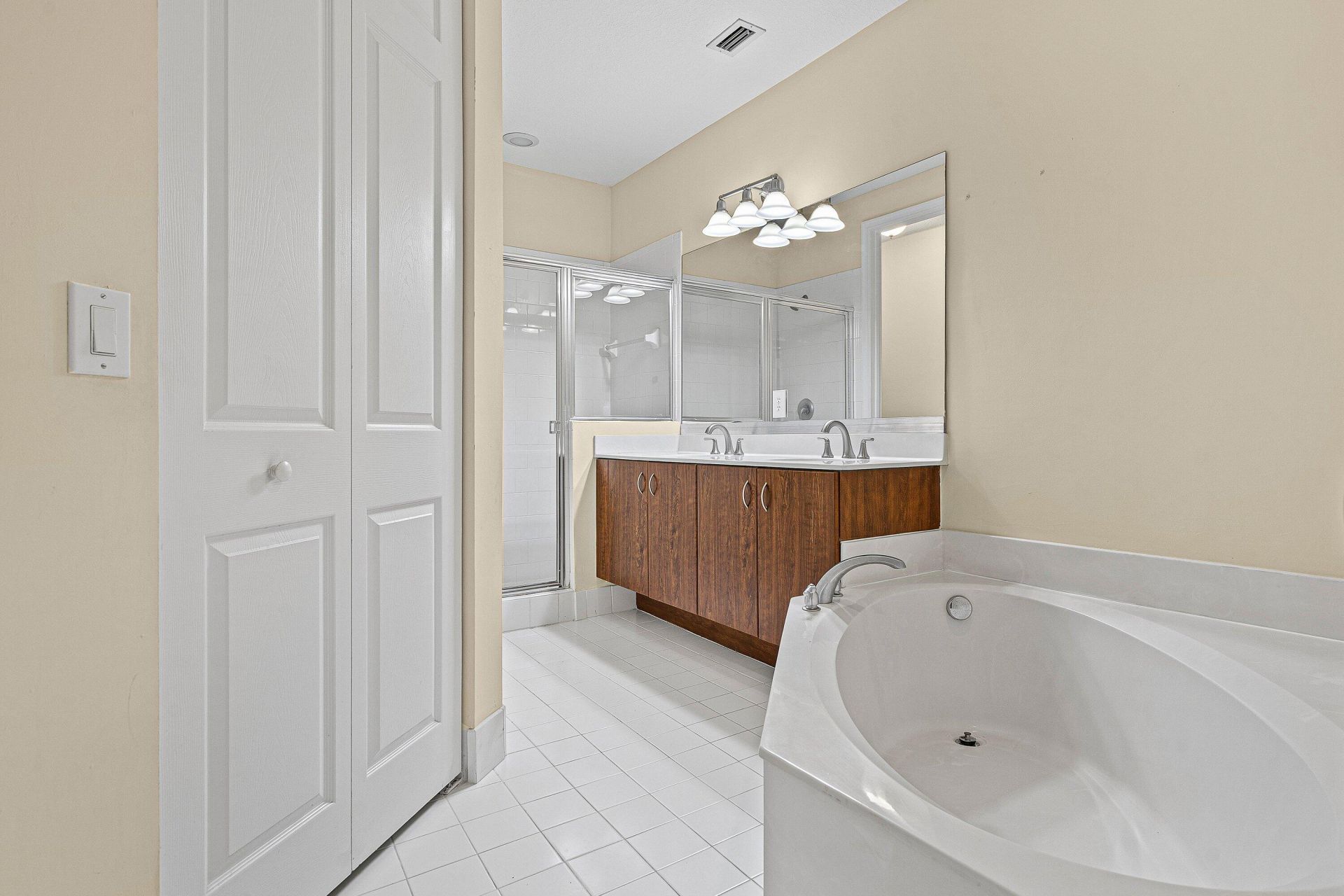 6272 S Military Trail, Unit 203, Lake Worth, FL 33463 Photo