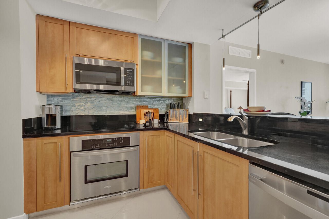 2831 N Ocean Boulevard, Unit 1006N, Fort Lauderdale, FL 33308 Photo