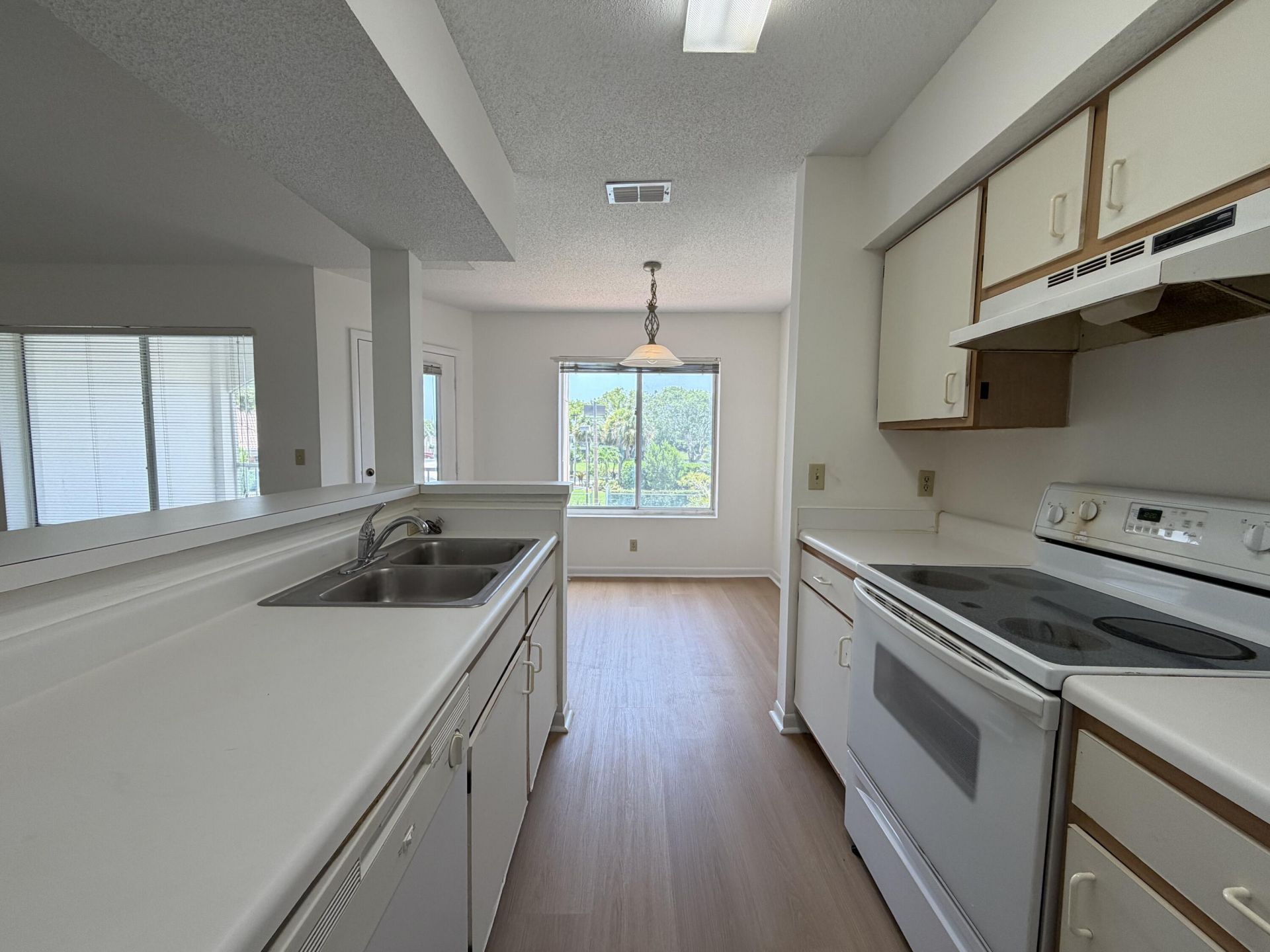 815 W Boynton Beach Boulevard, Unit 12-203, Boynton Beach, FL 33426 Photo