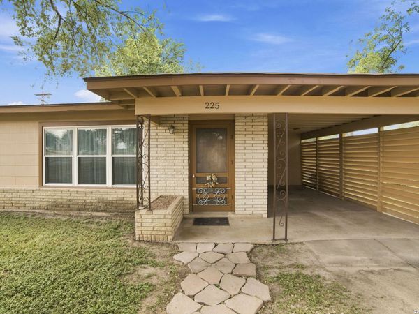 225 LOWER LACOSTE RD, Castroville, TX 78009
