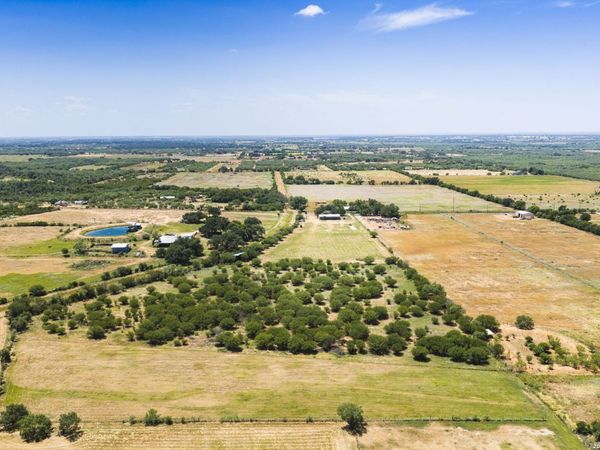 1100 COUNTY ROAD 669, Devine, TX 78016