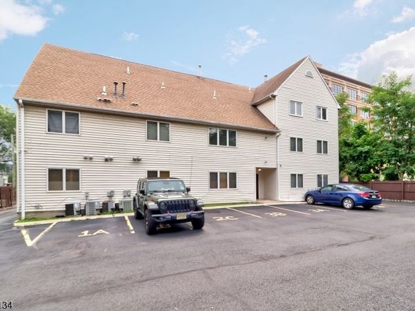14 Lawrence St, Bloomfield, NJ 07003