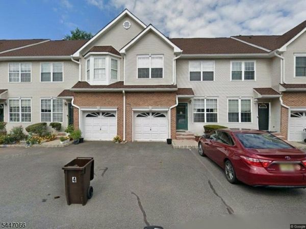 4 Reins Ct, Franklin, NJ 08873