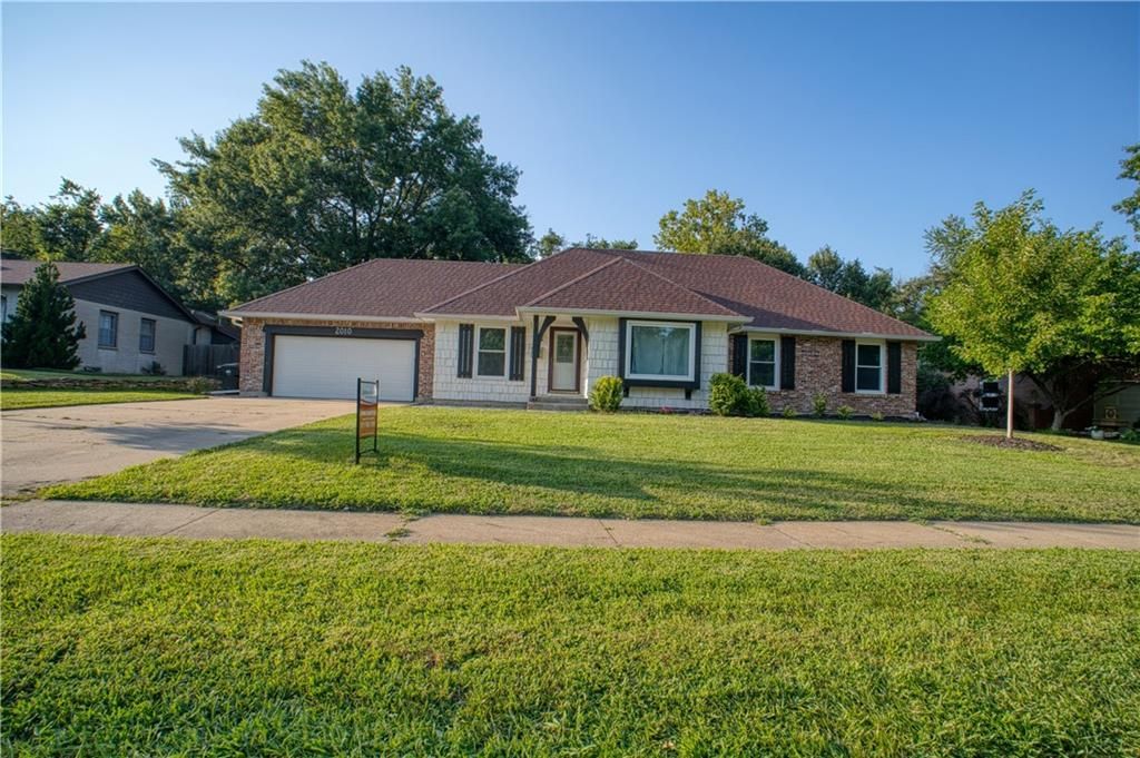 2010 SW 33rd Street, Topeka, KS 66611 Main Photo