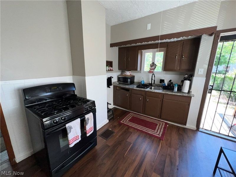 537 E 118th Street , Cleveland, OH 44108 Photo 10