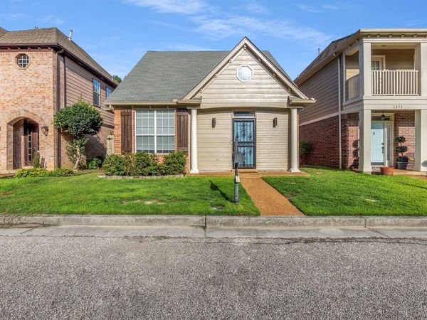 1209 OAK CREEK DR, Collierville, TN 38017