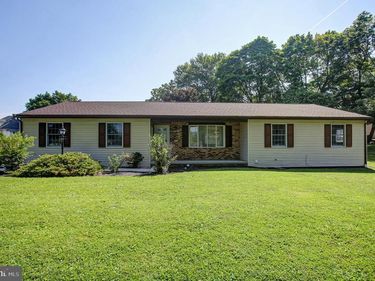 11 S 3RD STREET, DILLSBURG, PA 17019