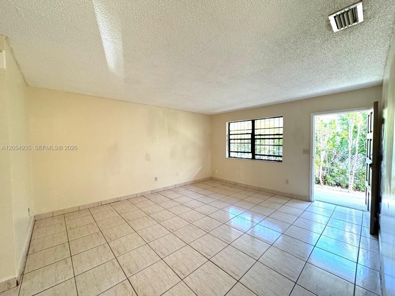7715 NW 2nd Ct, Miami, FL 33150 Photo