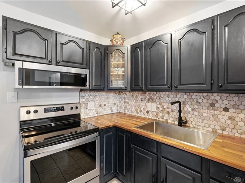 203 Brookside Drive, Brookville, OH 45309 Photo 9