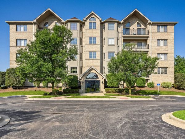 8505 Woodward Avenue , Unit 102, Woodridge, IL 60517