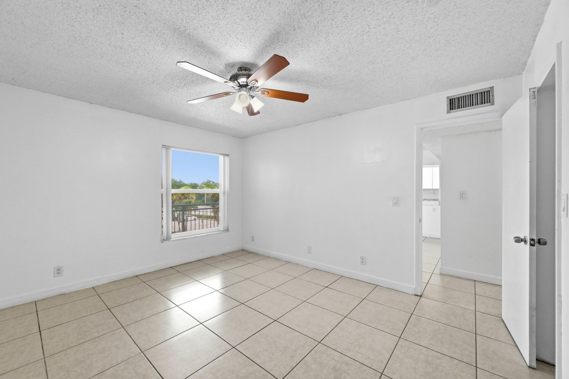 505 S Pine Island Road, Unit B310, Plantation, FL 33324 Photo