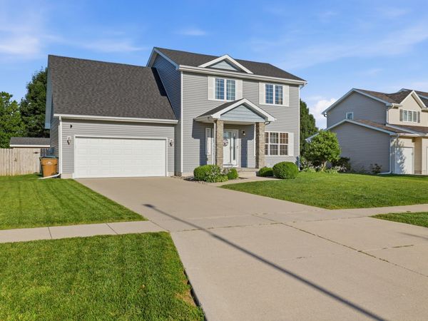 5921 NW 106th Street, Johnston, IA 50131