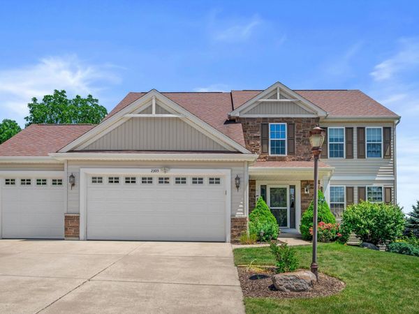 2305 Rustic Woods Ct, Waukesha, WI 53188