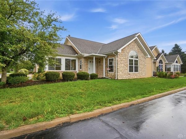 2690 Prestwick Village Circle, Springfield, OH 45503