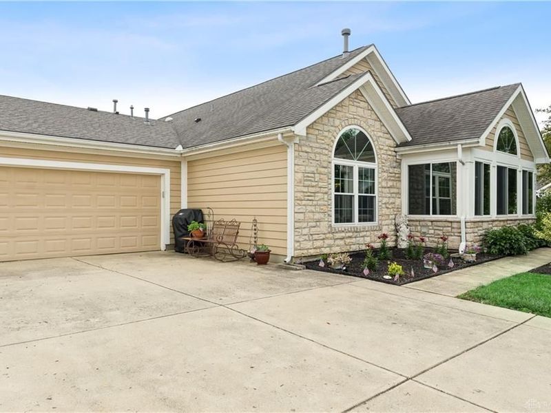 2690 Prestwick Village Circle, Springfield, OH 45503 Photo 2